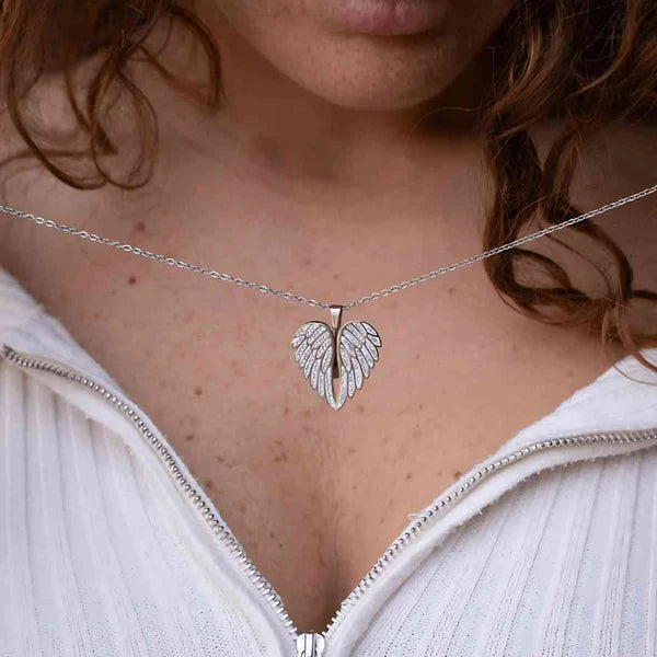 Colar Asas de Anjo Personalizável | Um Presente Eterno de Amor