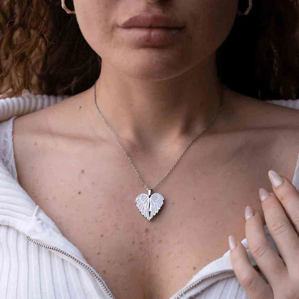 Colar Asas de Anjo Personalizável | Um Presente Eterno de Amor