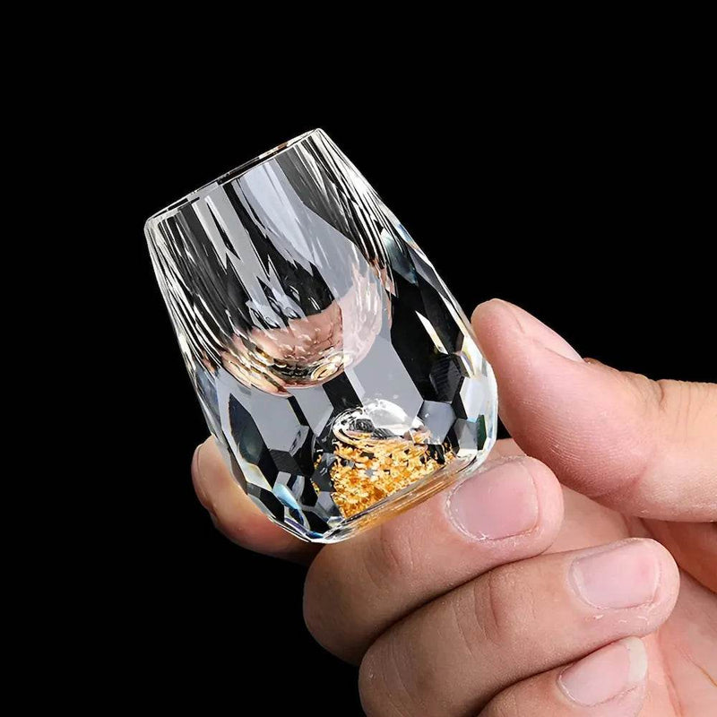 Copo Diamante Luxo com Fundo Duplo e Lascas Douradas | Sofisticação em Cada Brinde